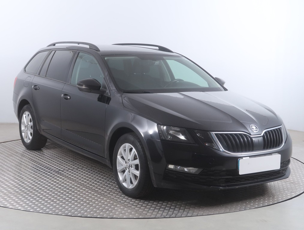Skoda Octavia Active 2.0 TDI Automat, Navigácia, Tempomat