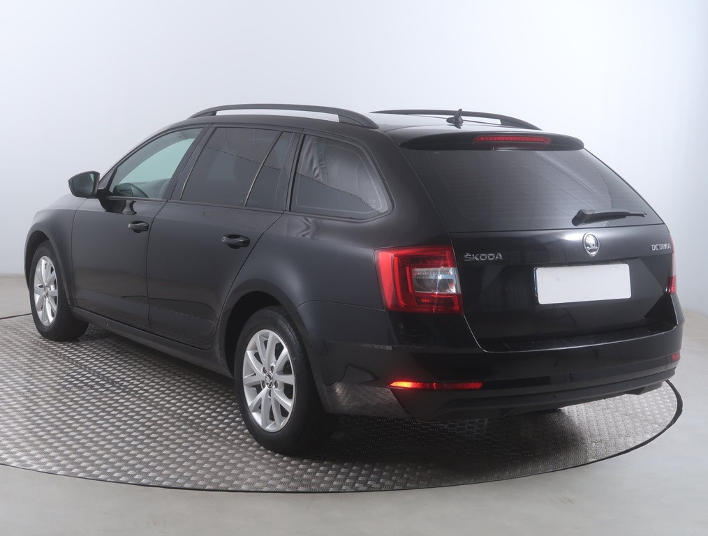 Skoda Octavia Active 2.0 TDI Automat, Navigácia, Tempomat