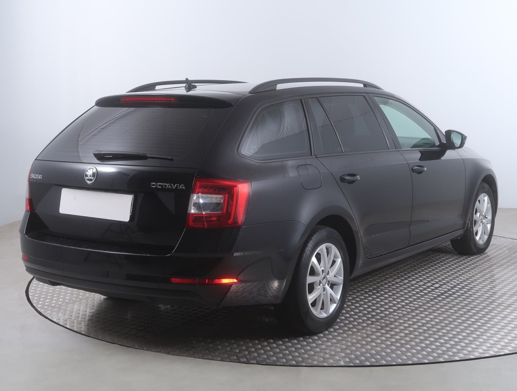 Skoda Octavia Active 2.0 TDI Automat, Navigácia, Tempomat