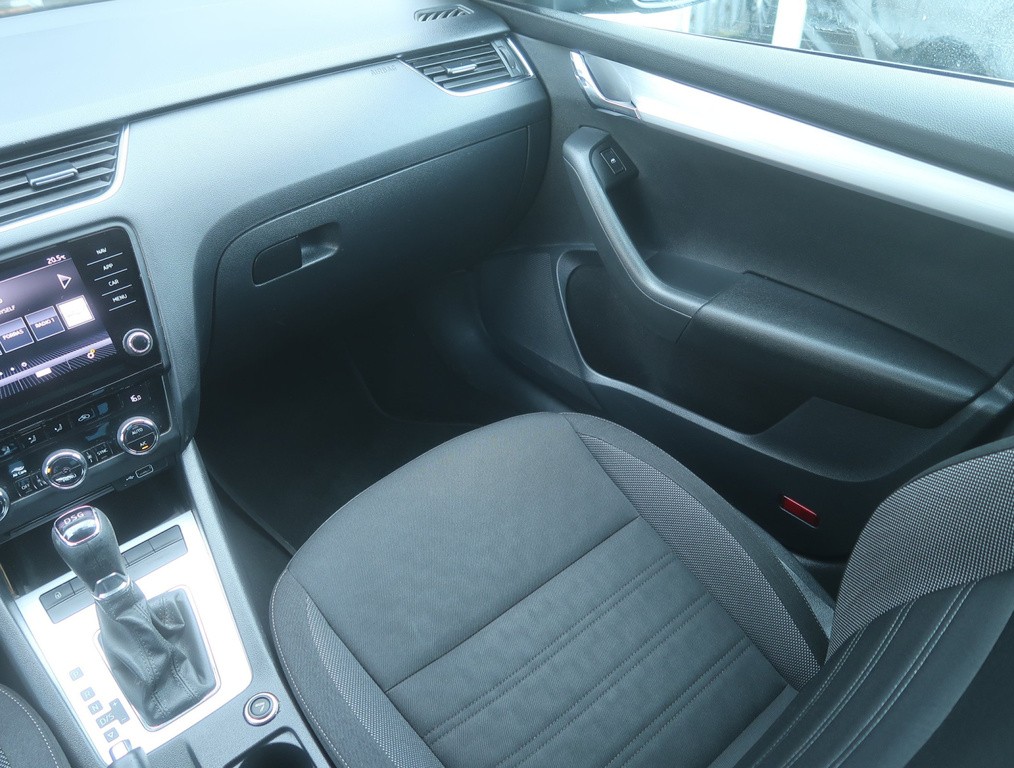 Skoda Octavia Active 2.0 TDI Automat, Navigácia, Tempomat