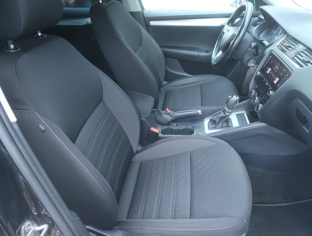 Skoda Octavia Active 2.0 TDI Automat, Navigácia, Tempomat