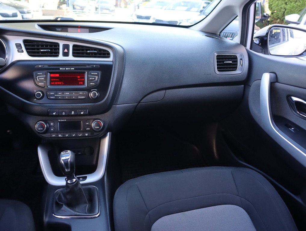 Kia Ceed 1.6 GDI Serv.kniha, Tempomat, Park. senzory