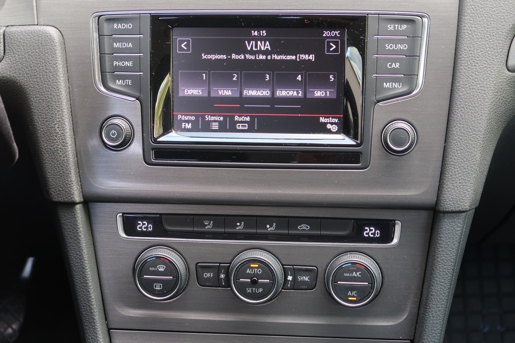 VW Golf 1.6 TDI Serv.kniha, Tempomat, Park. senzory