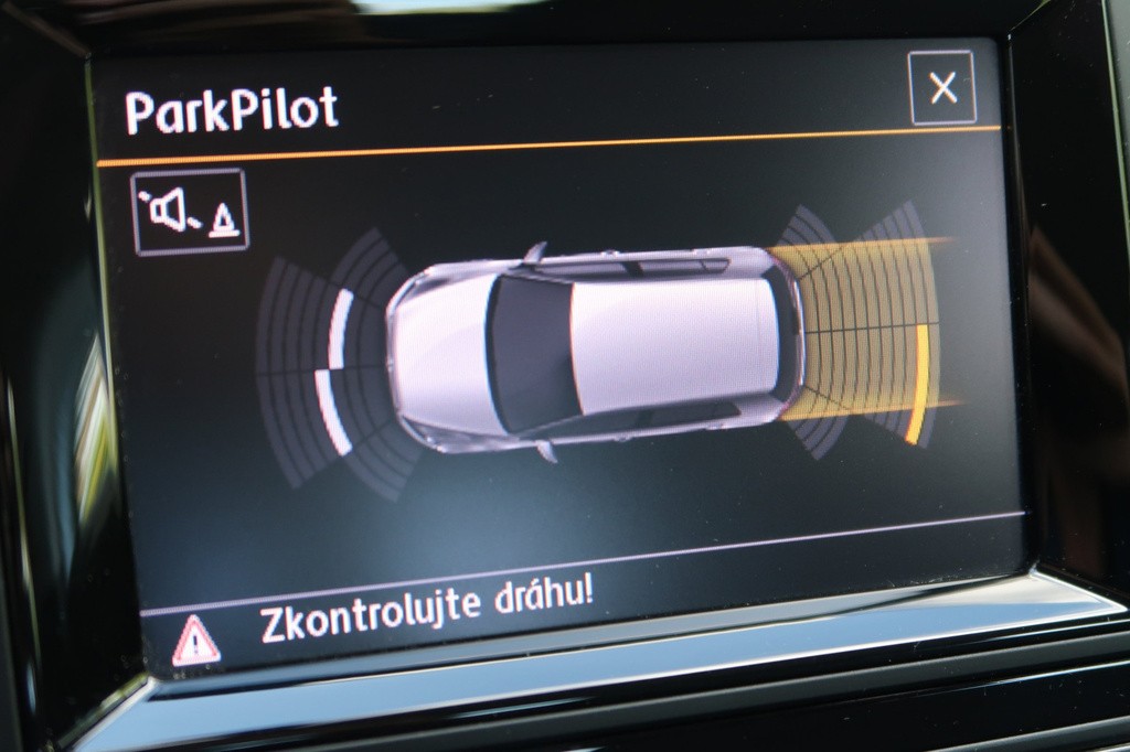 VW Golf 1.6 TDI Serv.kniha, Tempomat, Park. senzory