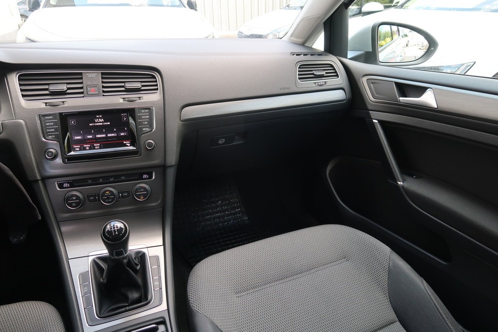 VW Golf 1.6 TDI Serv.kniha, Tempomat, Park. senzory