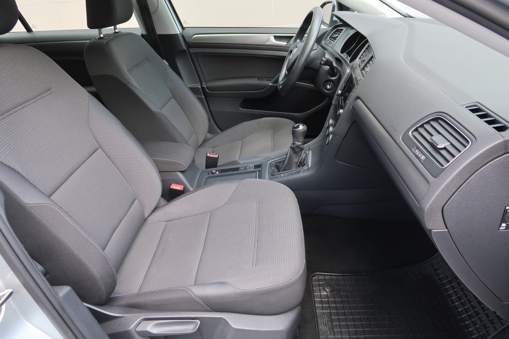 VW Golf 1.6 TDI Serv.kniha, Tempomat, Park. senzory