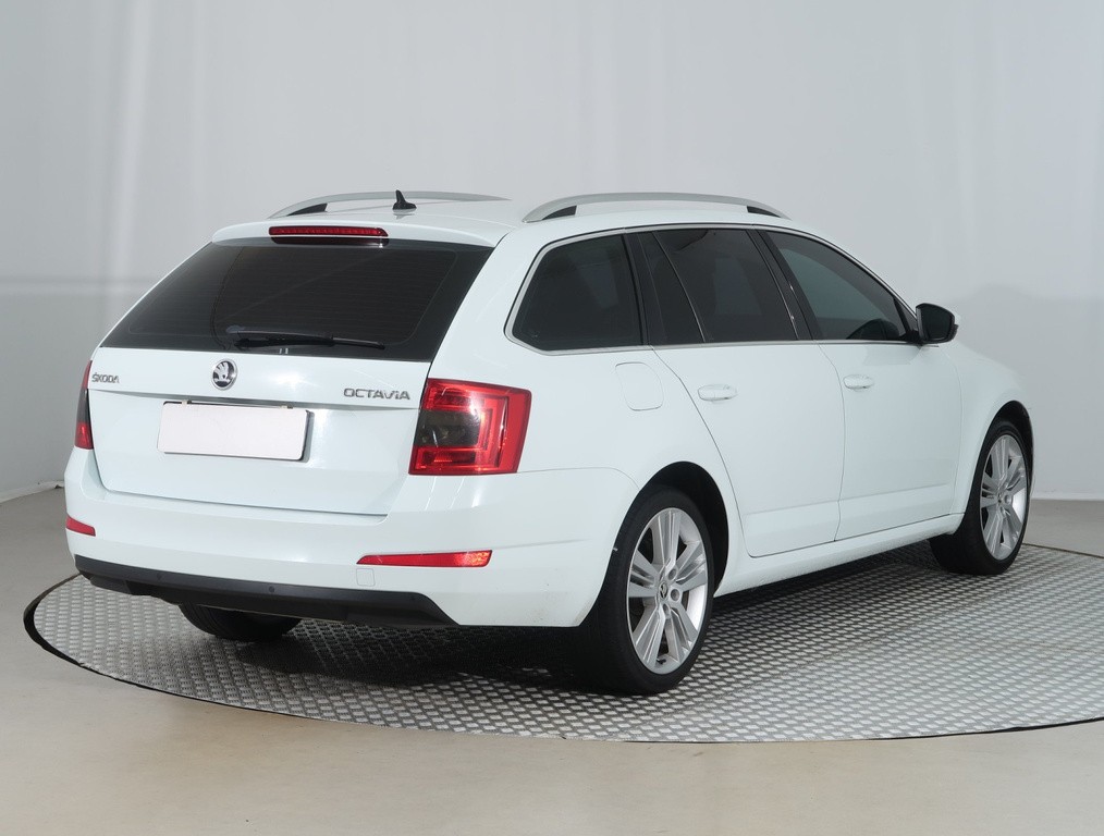 Skoda Octavia Style 2.0 TDI Automat, Navigácia, Xenóny, Bi-Xenóny