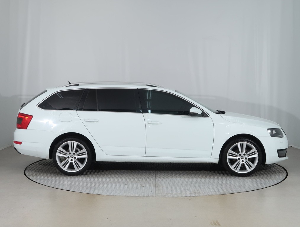 Skoda Octavia Style 2.0 TDI Automat, Navigácia, Xenóny, Bi-Xenóny