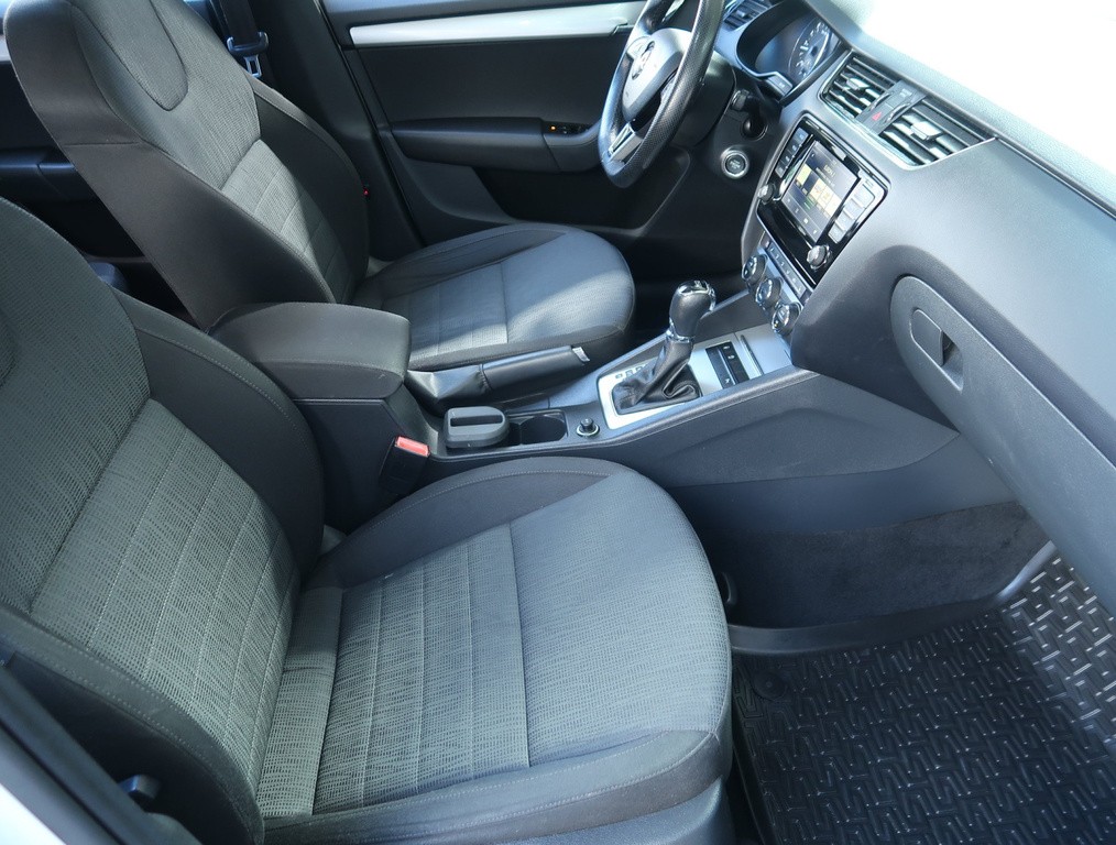 Skoda Octavia Style 2.0 TDI Automat, Navigácia, Xenóny, Bi-Xenóny