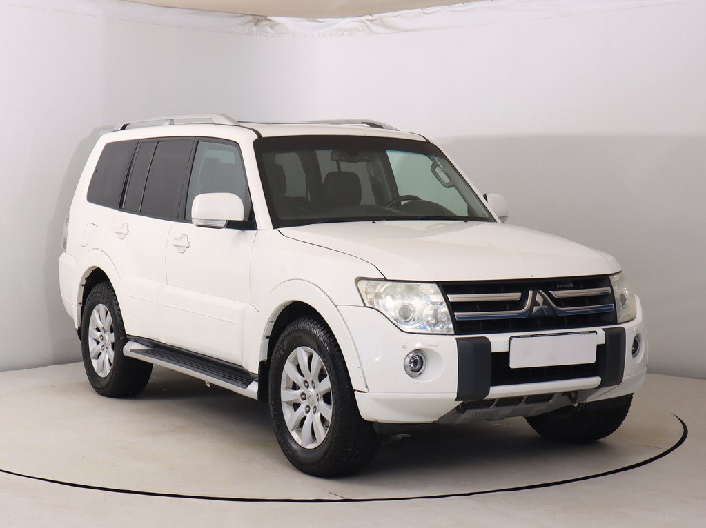 Mitsubishi Pajero 3.2 DI-D Automat, 7 Miest, Koža, Navigácia