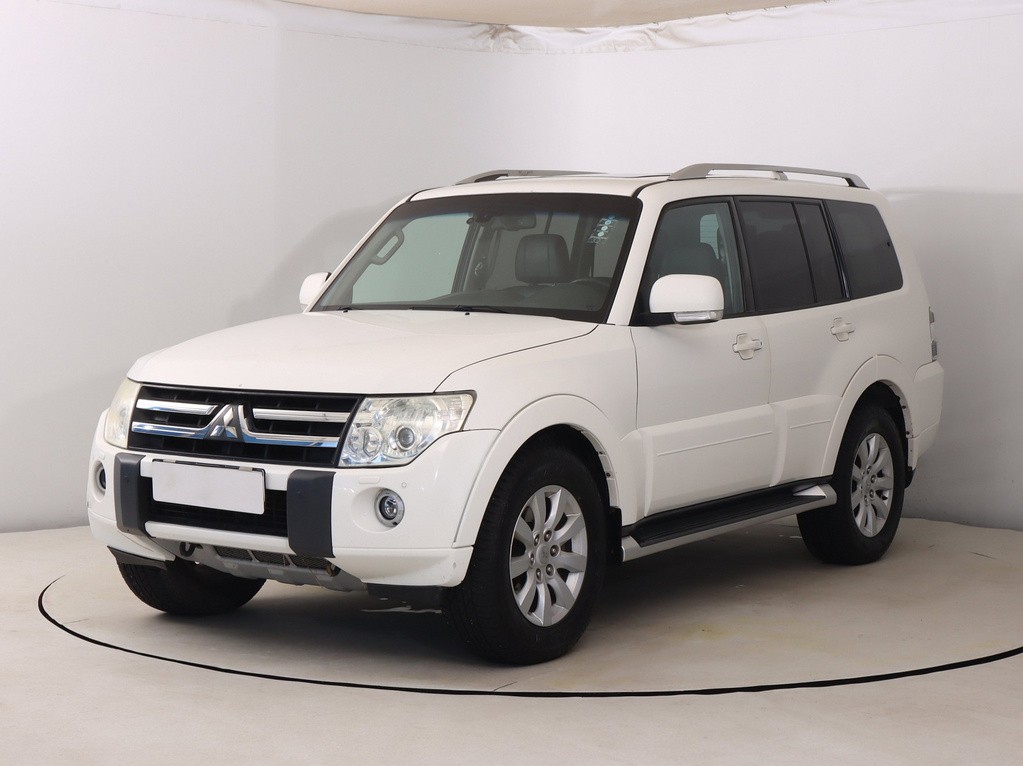 Mitsubishi Pajero 3.2 DI-D Automat, 7 Miest, Koža, Navigácia