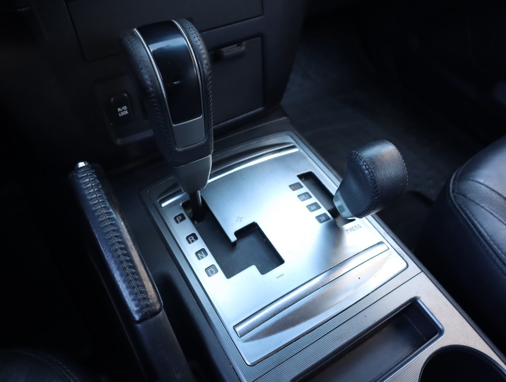 Mitsubishi Pajero 3.2 DI-D Automat, 7 Miest, Koža, Navigácia