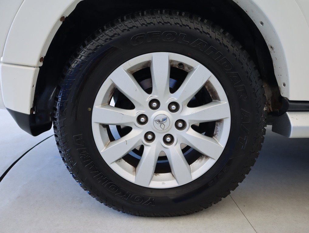 Mitsubishi Pajero 3.2 DI-D Automat, 7 Miest, Koža, Navigácia