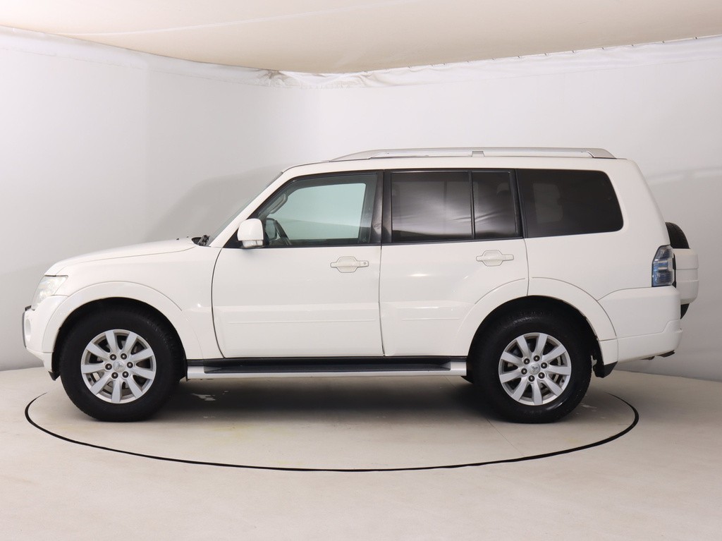 Mitsubishi Pajero 3.2 DI-D Automat, 7 Miest, Koža, Navigácia