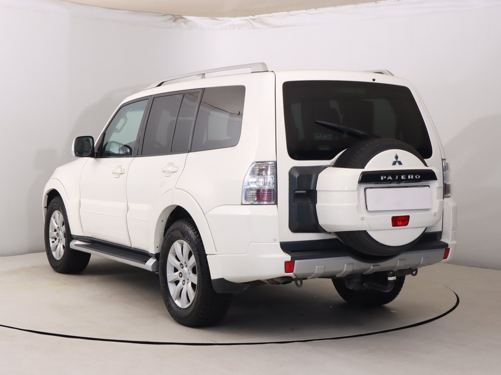 Mitsubishi Pajero 3.2 DI-D Automat, 7 Miest, Koža, Navigácia