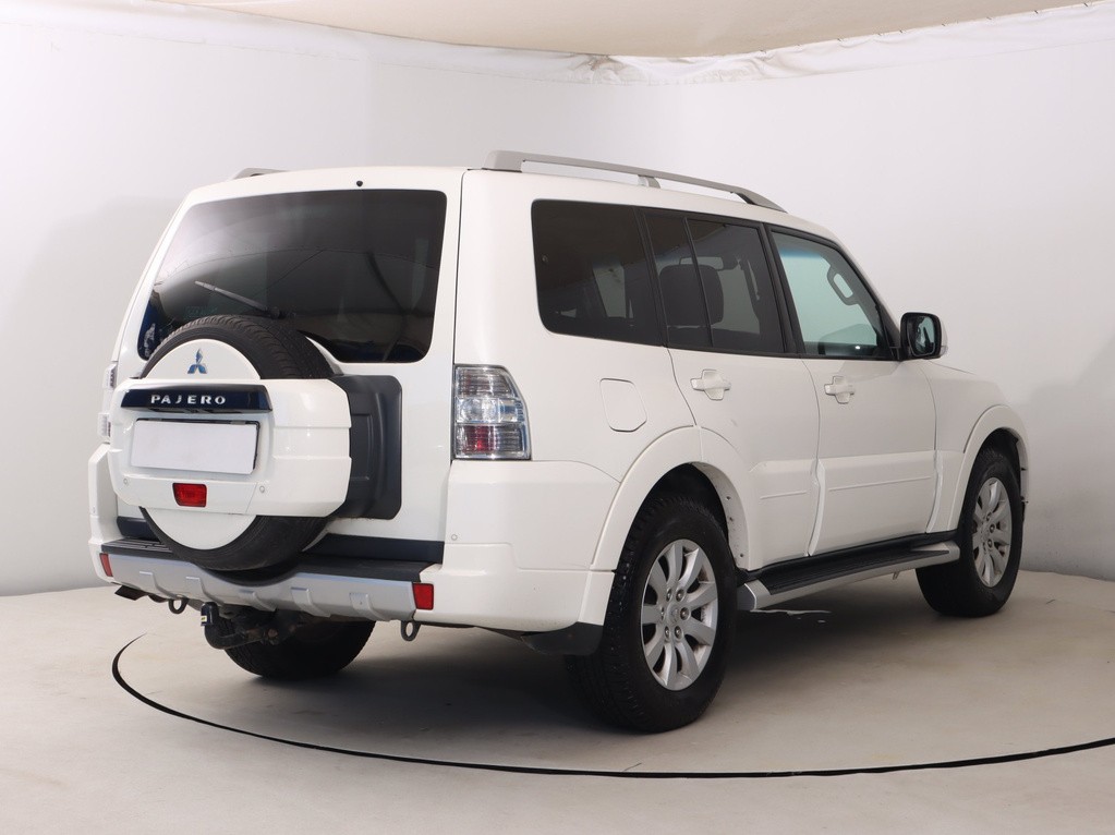 Mitsubishi Pajero 3.2 DI-D Automat, 7 Miest, Koža, Navigácia