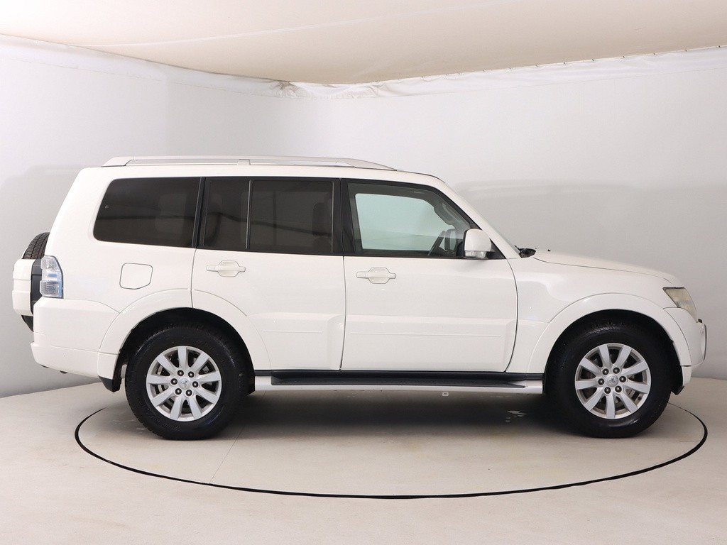 Mitsubishi Pajero 3.2 DI-D Automat, 7 Miest, Koža, Navigácia