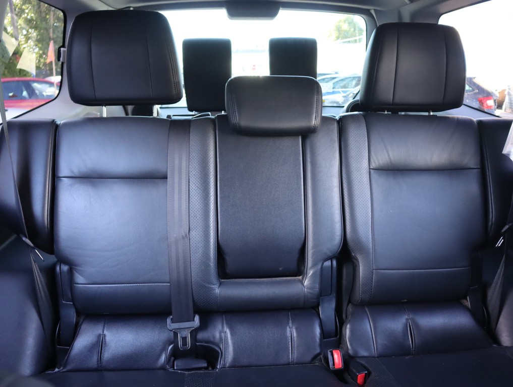 Mitsubishi Pajero 3.2 DI-D Automat, 7 Miest, Koža, Navigácia