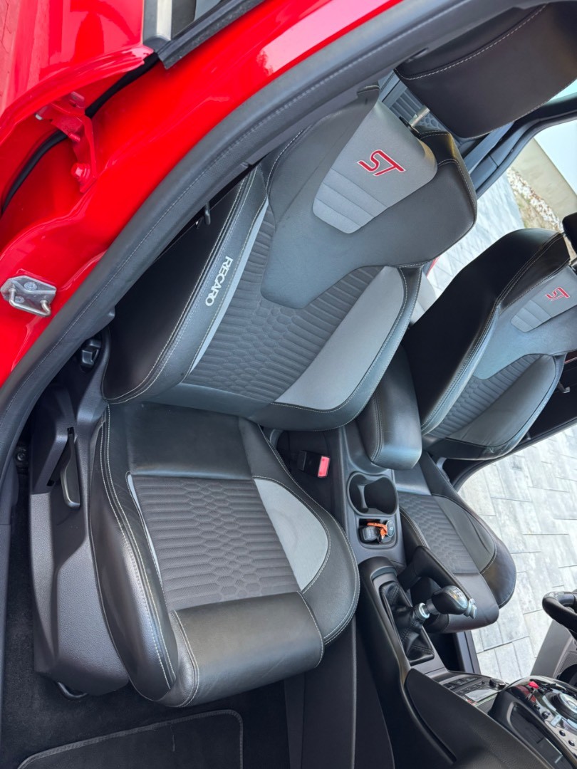 Ford Focus Kombi 2.0 EcoBoost SCTi ST R