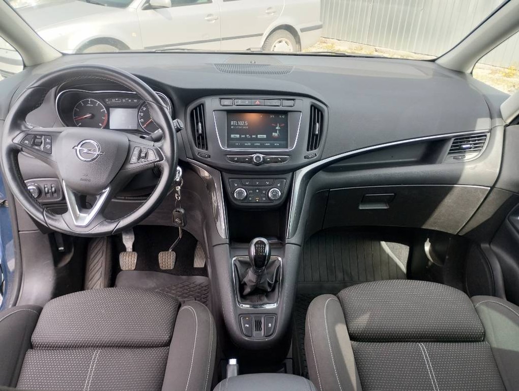 Opel Zafira Benzin+ LPG 7 MIESTNA