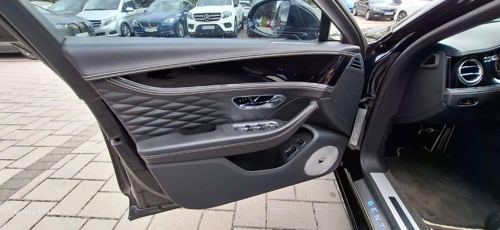 Bentley Flying Spur 6,0 W12 NAIM, TV , VOLL