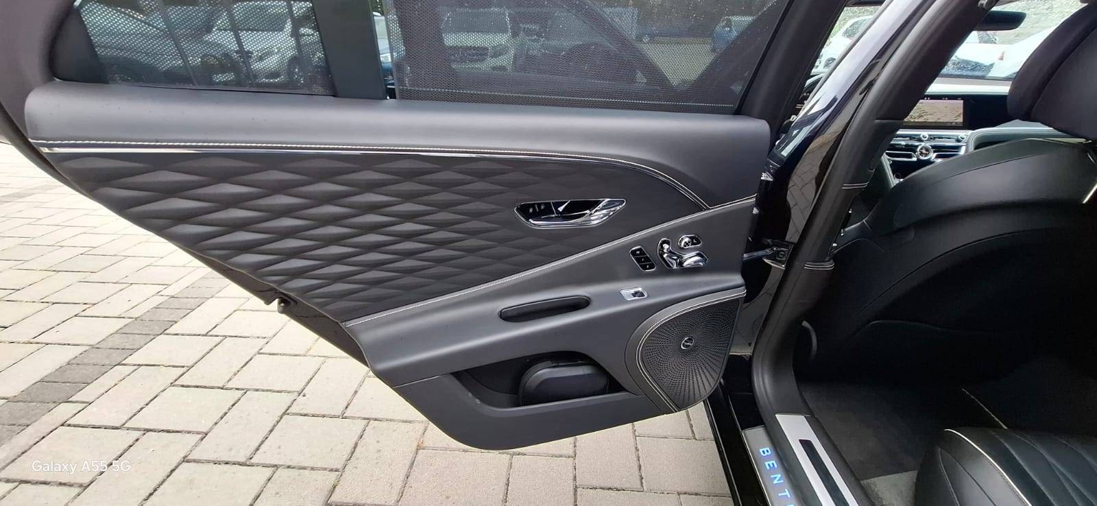 Bentley Flying Spur 6,0 W12 NAIM, TV , VOLL