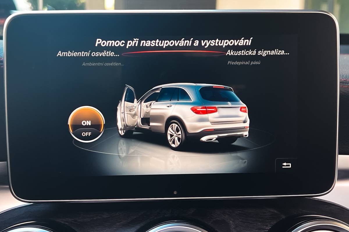 Mercedes-Benz GLC SUV 43 AMG V6 Biturbo 4Matic / Dark Night / Burmester Sound / Pano / Airmatic / TO