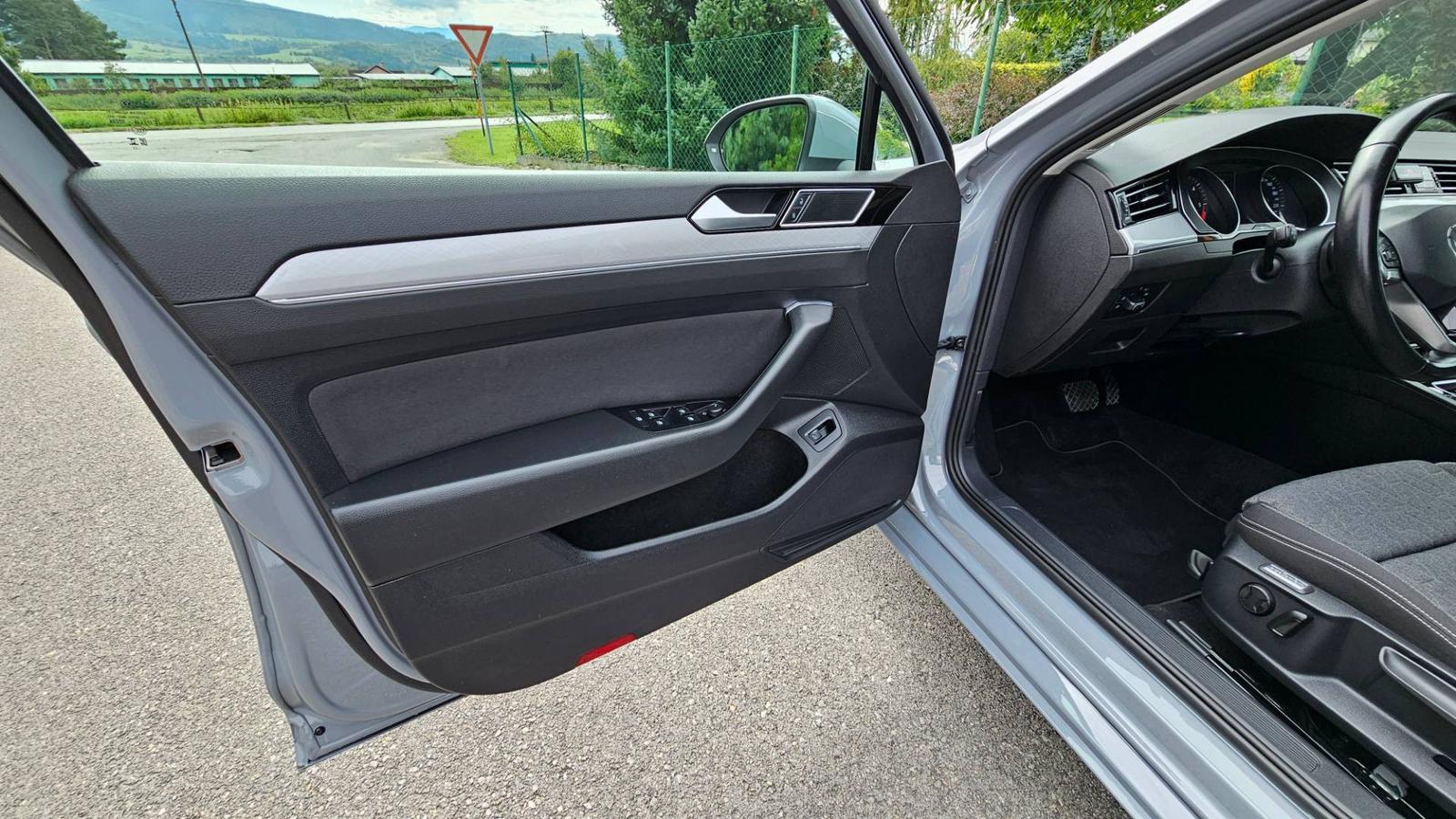 Volkswagen Passat Variant 2,0 TDI , elegance , DSG *** MODEL 2023 ****