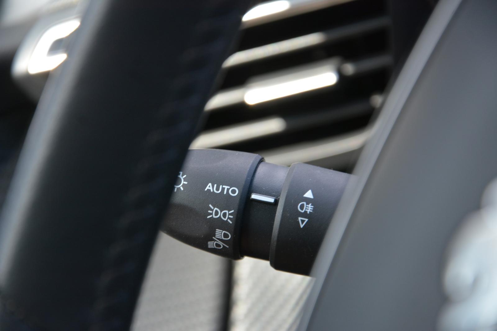 Peugeot 208 1.20 benzín, SR. voz, servisná história