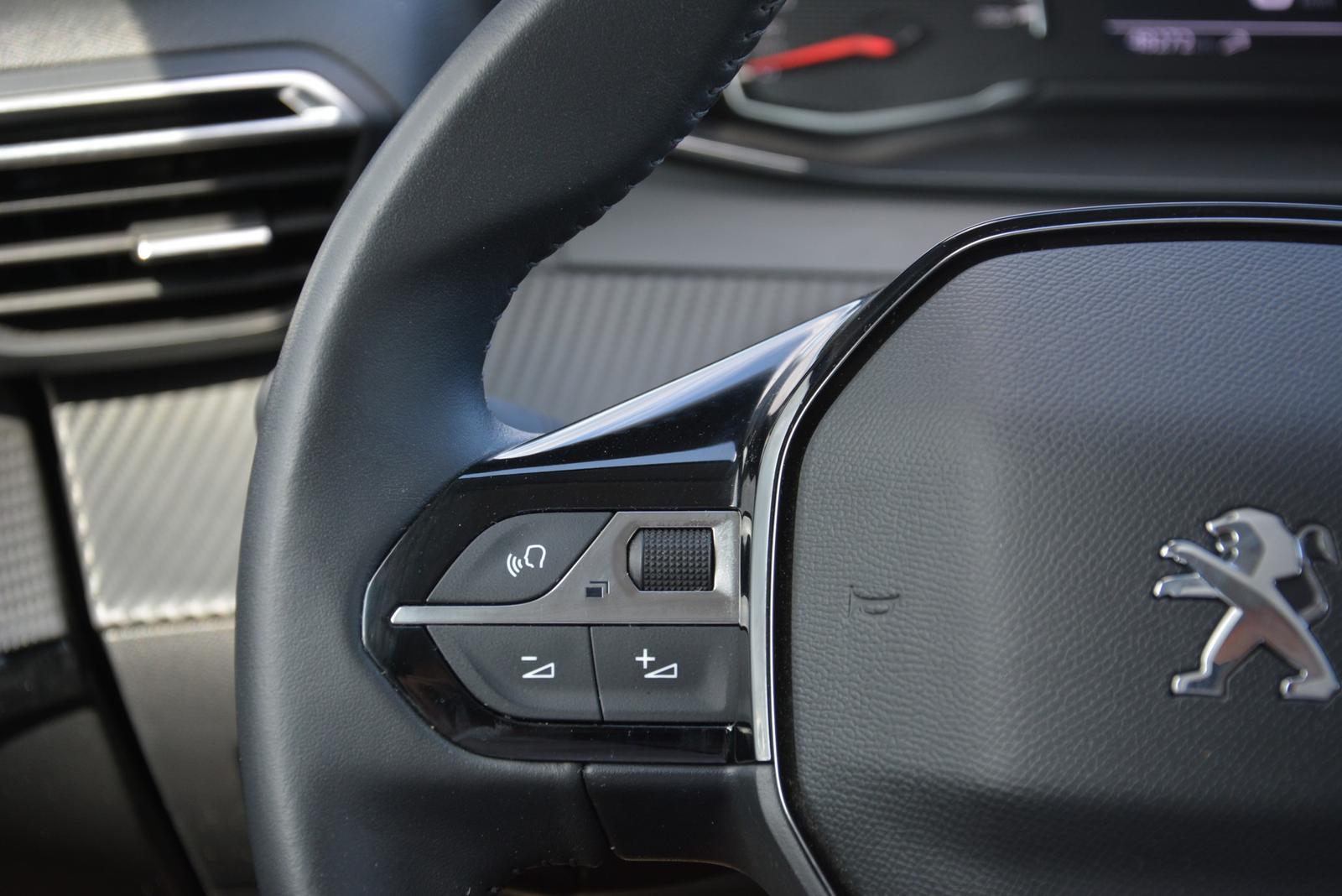 Peugeot 208 1.20 benzín, SR. voz, servisná história