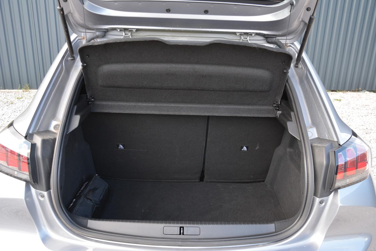 Peugeot 208 1.20 benzín, SR. voz, servisná história