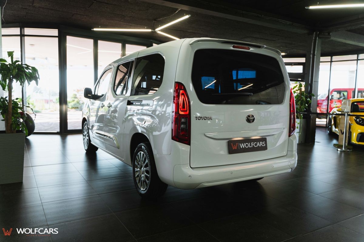 Toyota Proace City Verso Long 1.5D 100k Shuttle