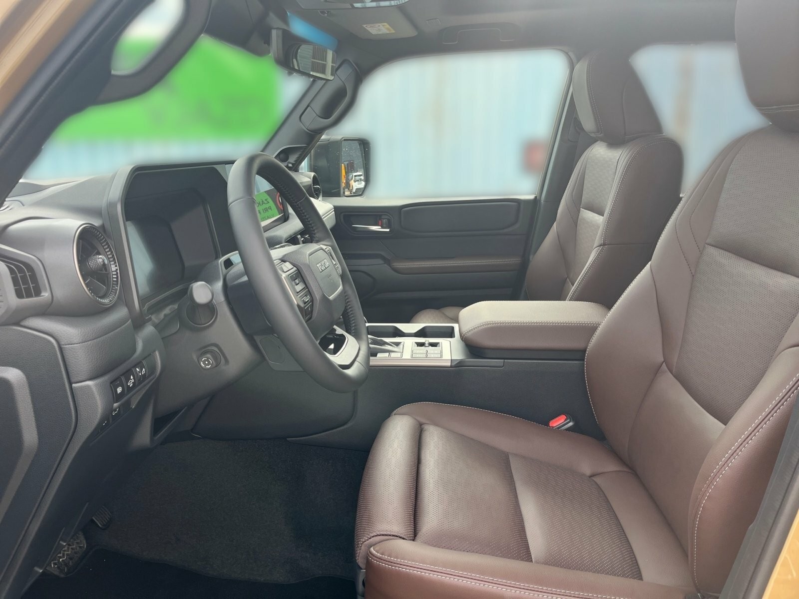 Osobné a úžitkové autá Toyota Land Cruiser 2.8L Diesel 204 - 8 AT Executive Skyview Family