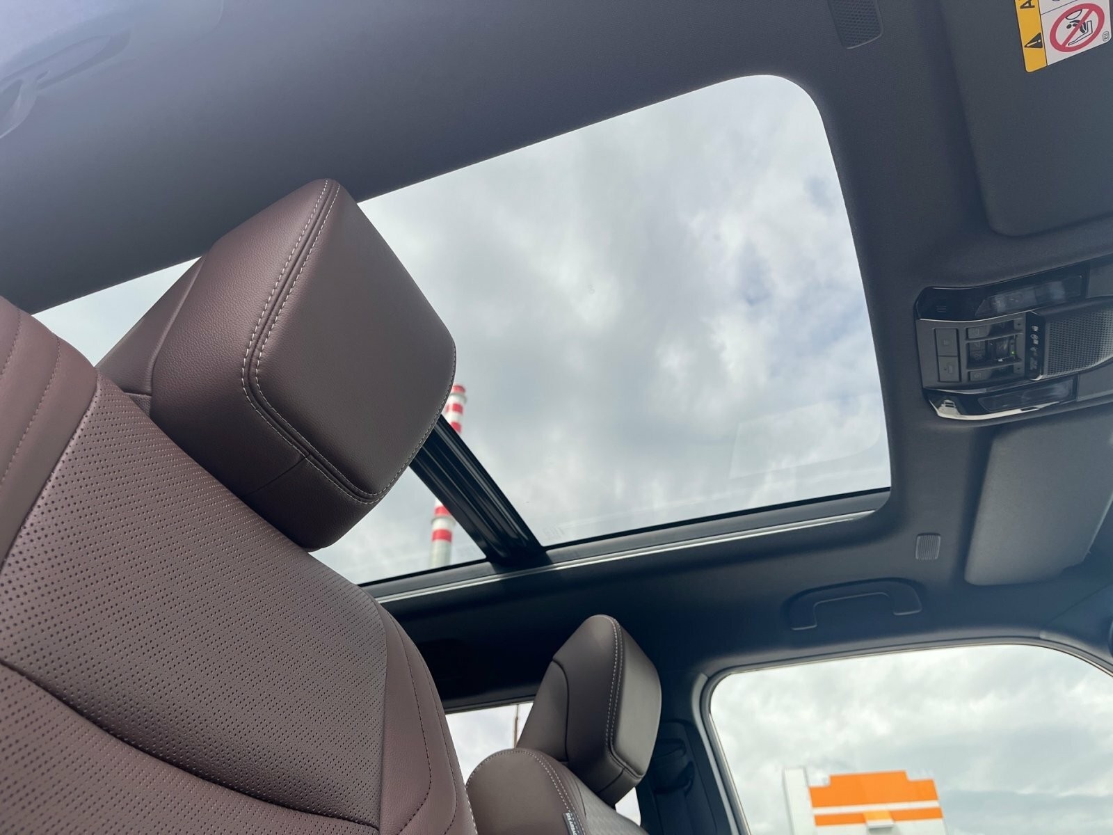 Osobné a úžitkové autá Toyota Land Cruiser 2.8L Diesel 204 - 8 AT Executive Skyview Family