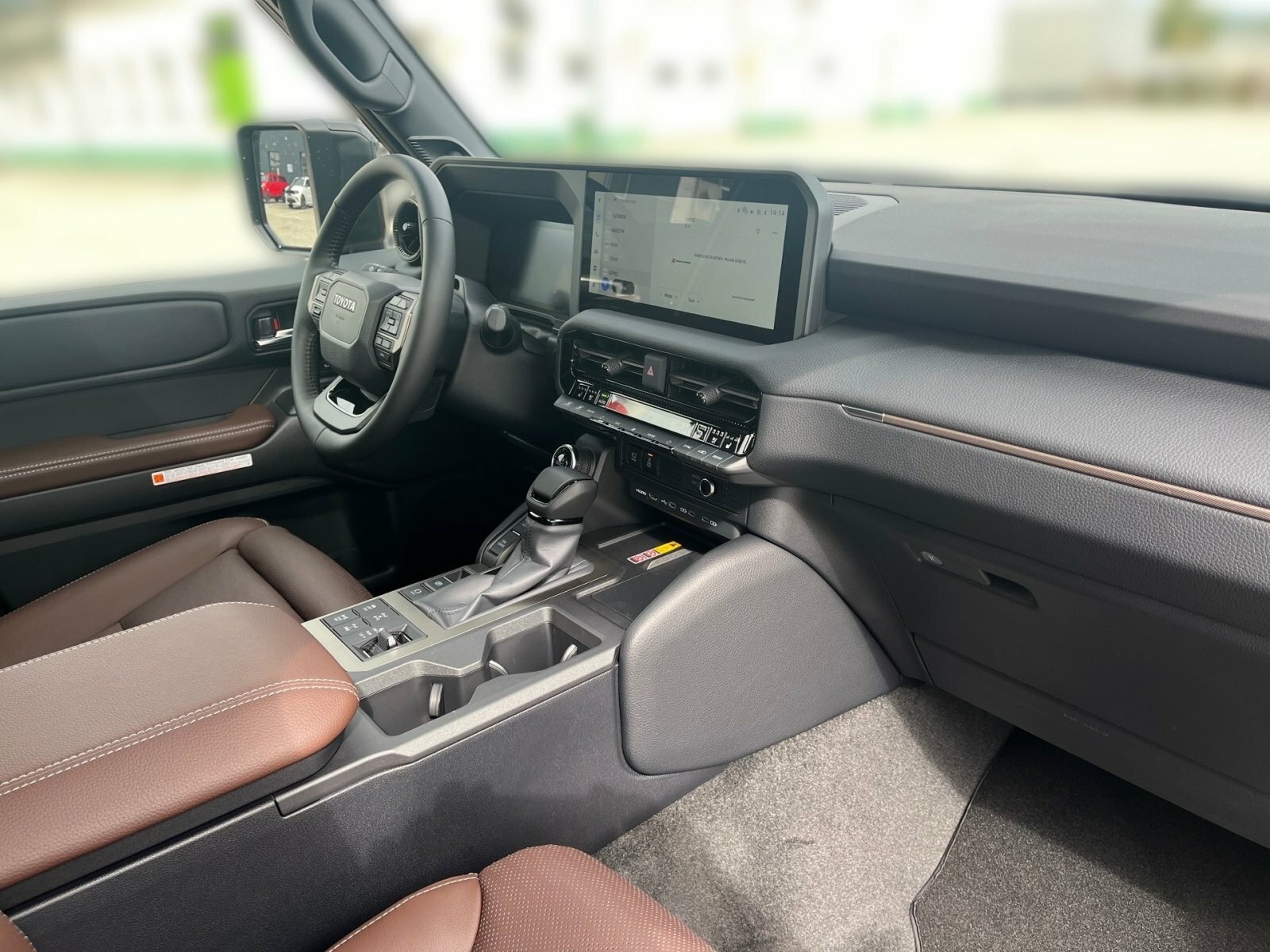 Osobné a úžitkové autá Toyota Land Cruiser 2.8L Diesel 204 - 8 AT Executive Skyview Family