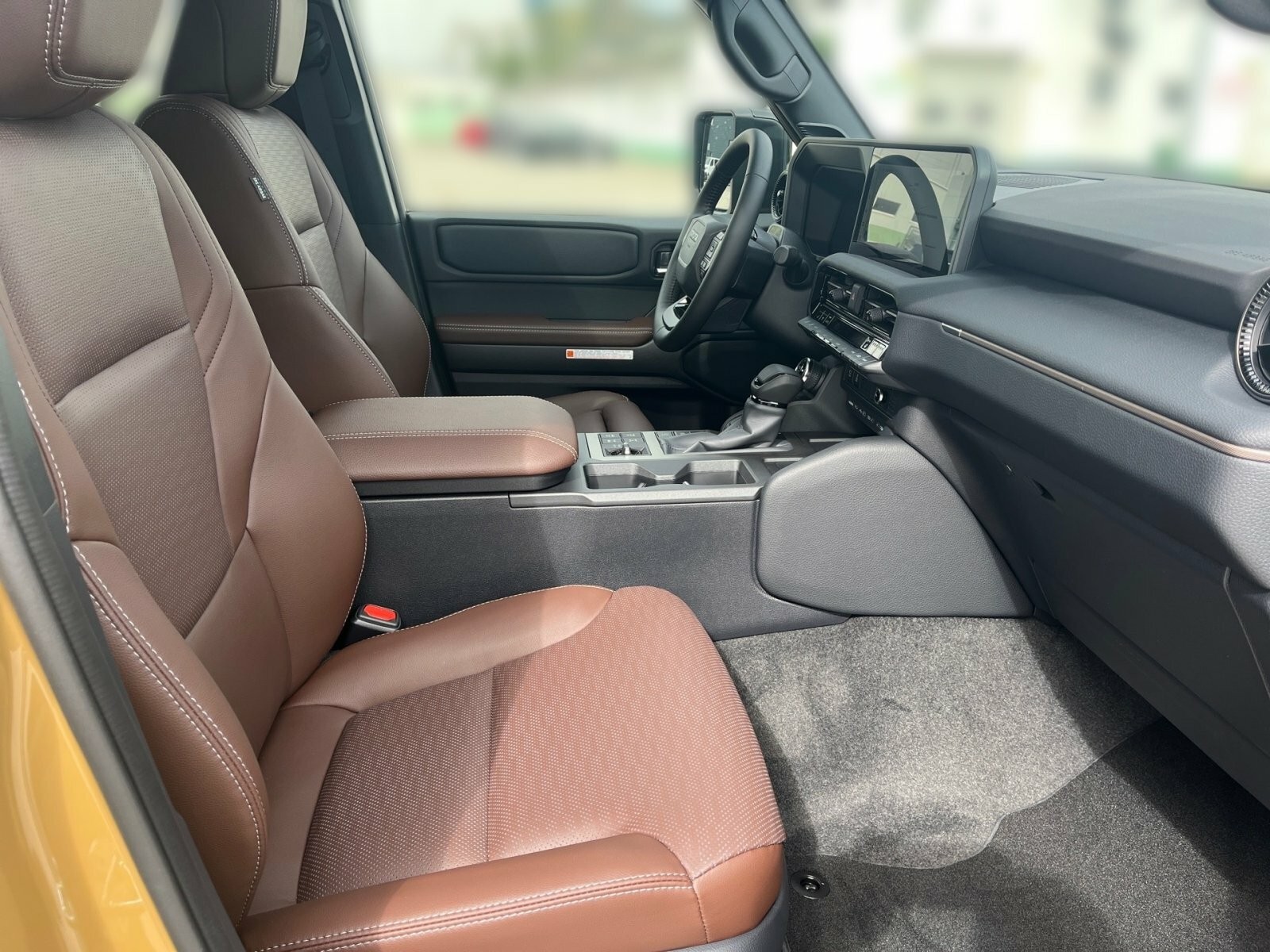 Osobné a úžitkové autá Toyota Land Cruiser 2.8L Diesel 204 - 8 AT Executive Skyview Family