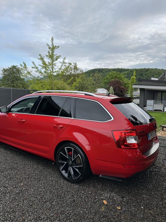 Škoda Octavia Combi 1.6 TDI 110k Business DSG