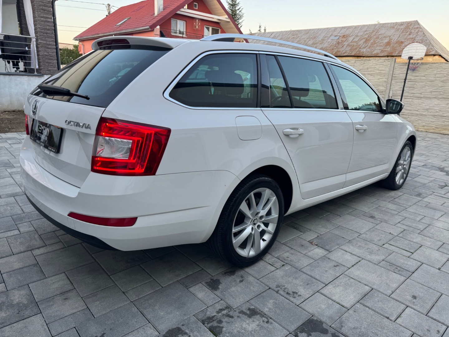 Škoda Octavia Combi 2.0 TDI Elegance/Style DSG
