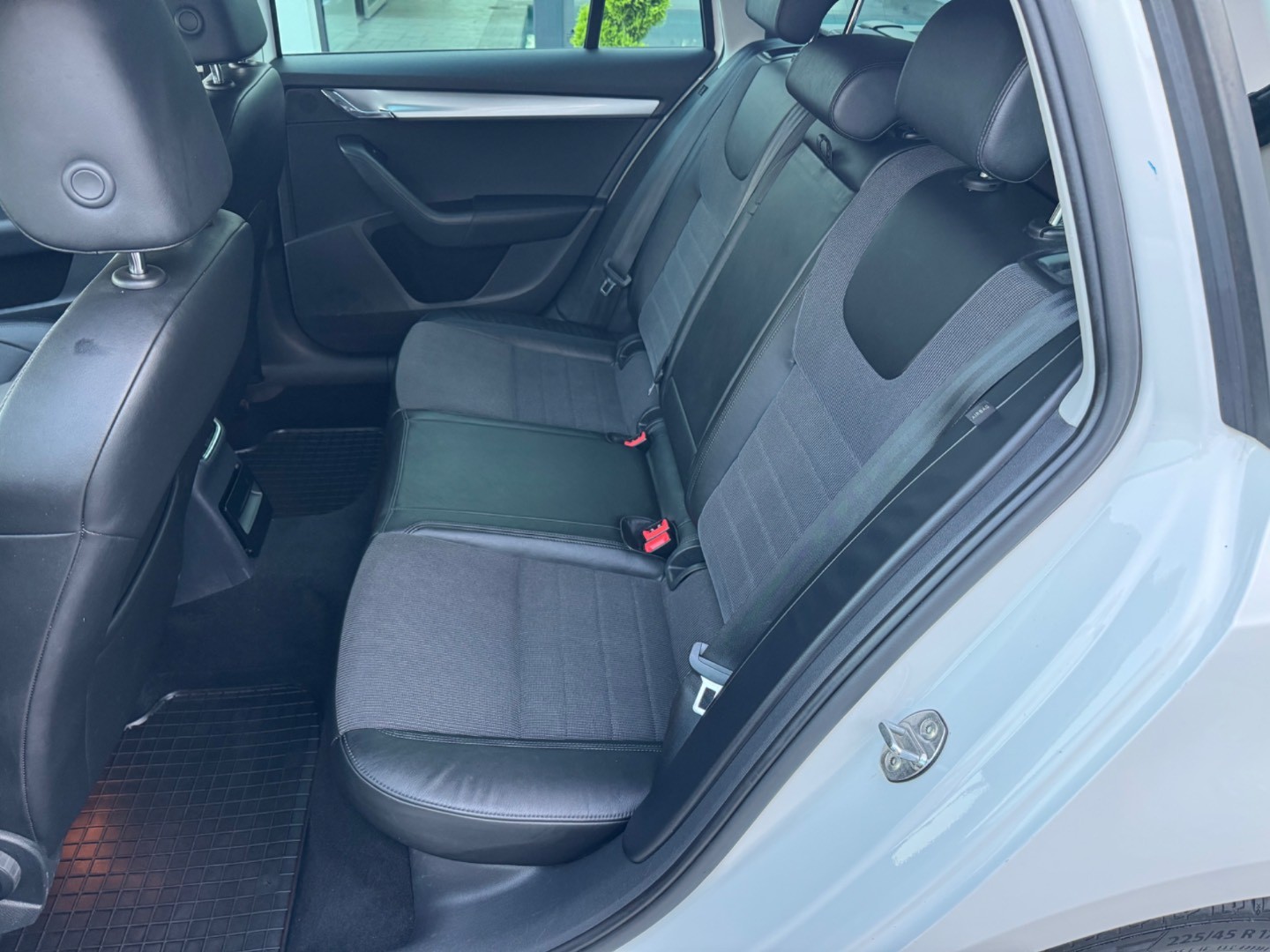 Škoda Octavia Combi 2.0 TDI Elegance/Style DSG