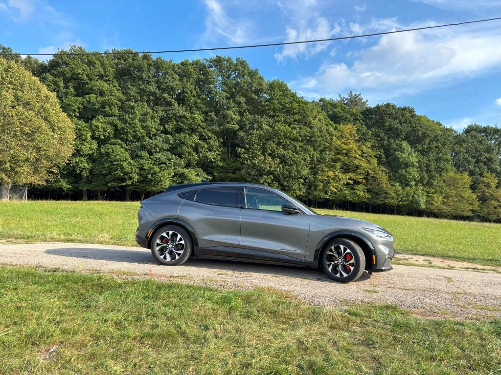 Ford Mustang Mach-E AWD 4x4 . ER 98.7 kwh . 273kw