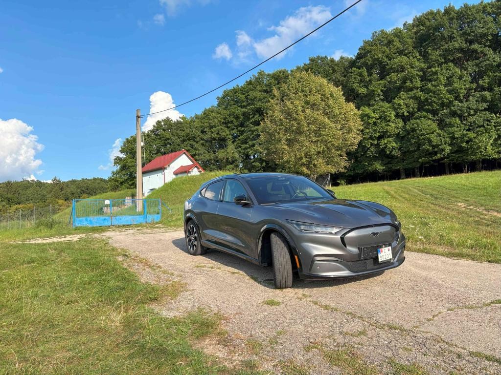 Ford Mustang Mach-E AWD 4x4 . ER 98.7 kwh . 273kw