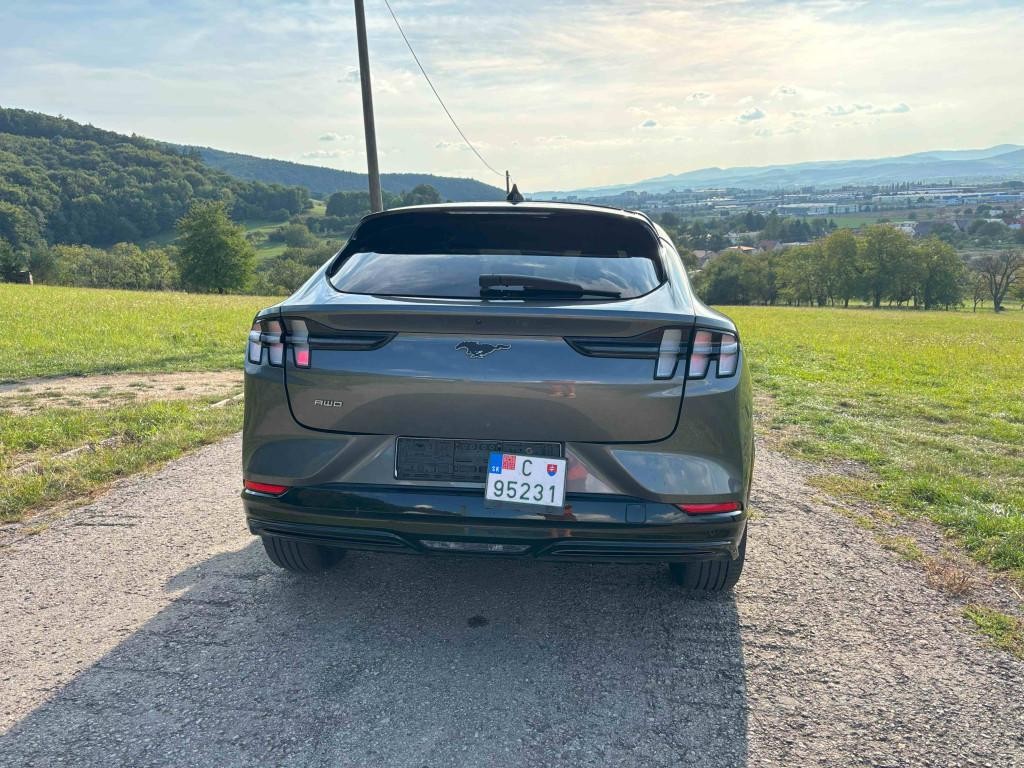 Ford Mustang Mach-E AWD 4x4 . ER 98.7 kwh . 273kw