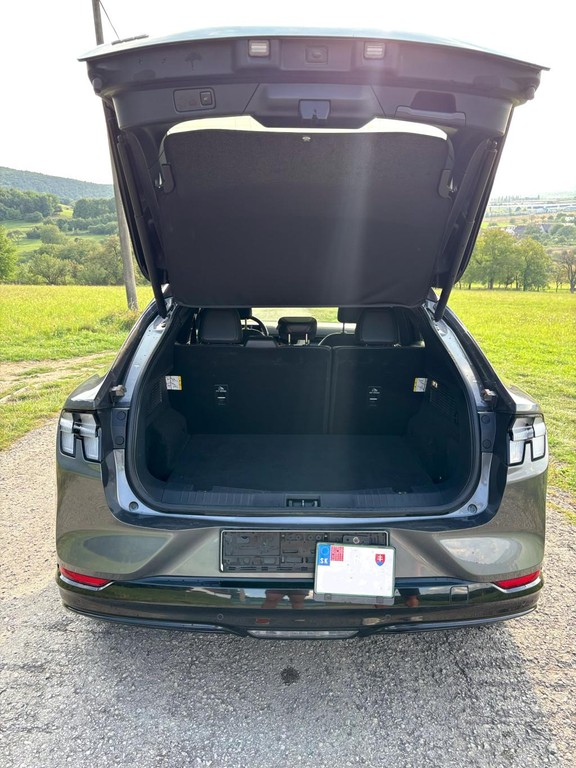 Ford Mustang Mach-E AWD 4x4 . ER 98.7 kwh . 273kw