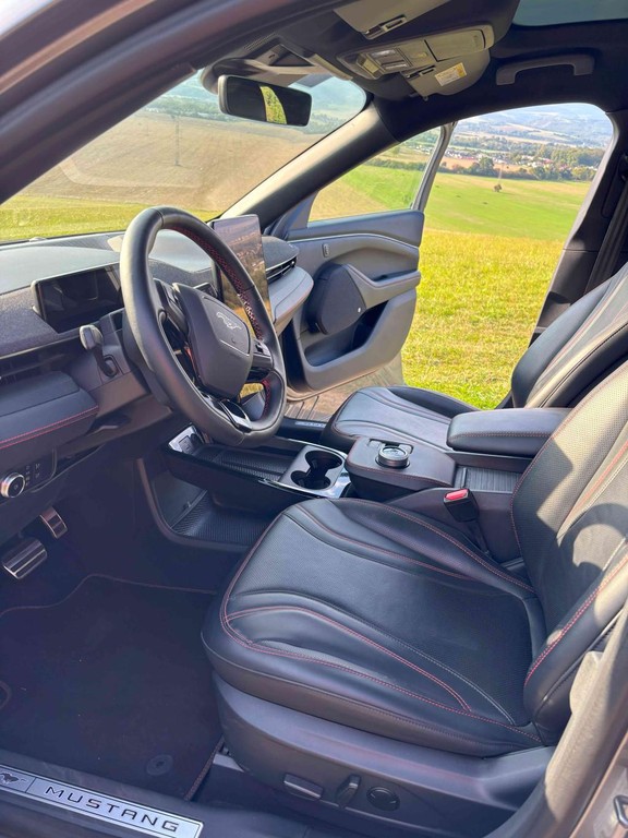 Ford Mustang Mach-E AWD 4x4 . ER 98.7 kwh . 273kw