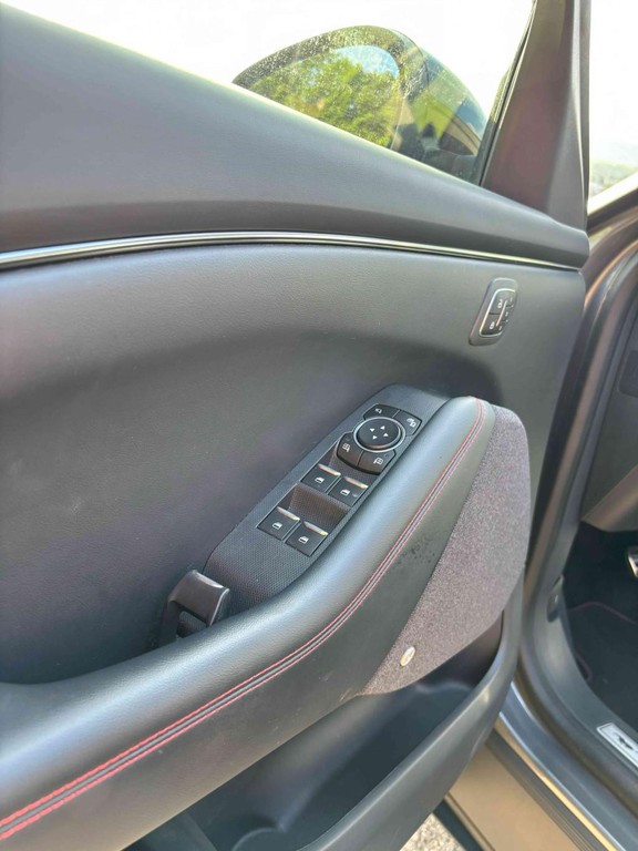 Ford Mustang Mach-E AWD 4x4 . ER 98.7 kwh . 273kw