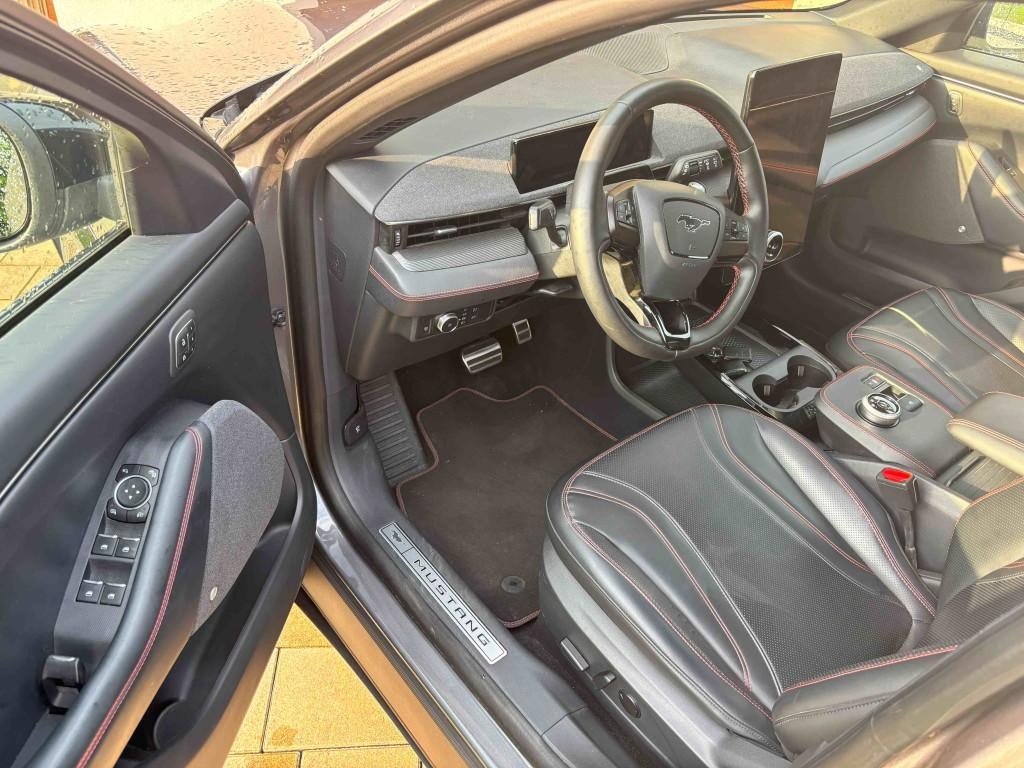Ford Mustang Mach-E AWD 4x4 . ER 98.7 kwh . 273kw