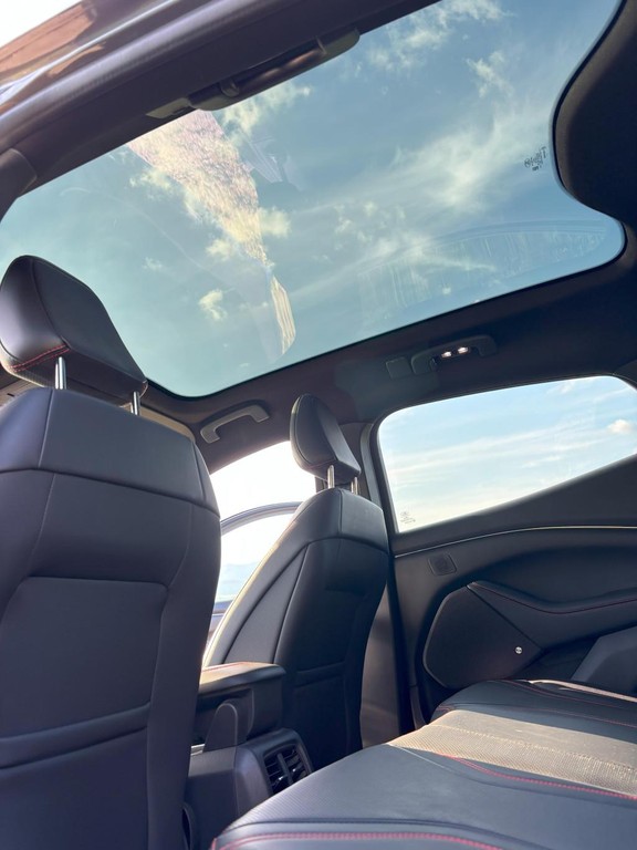 Ford Mustang Mach-E AWD 4x4 . ER 98.7 kwh . 273kw