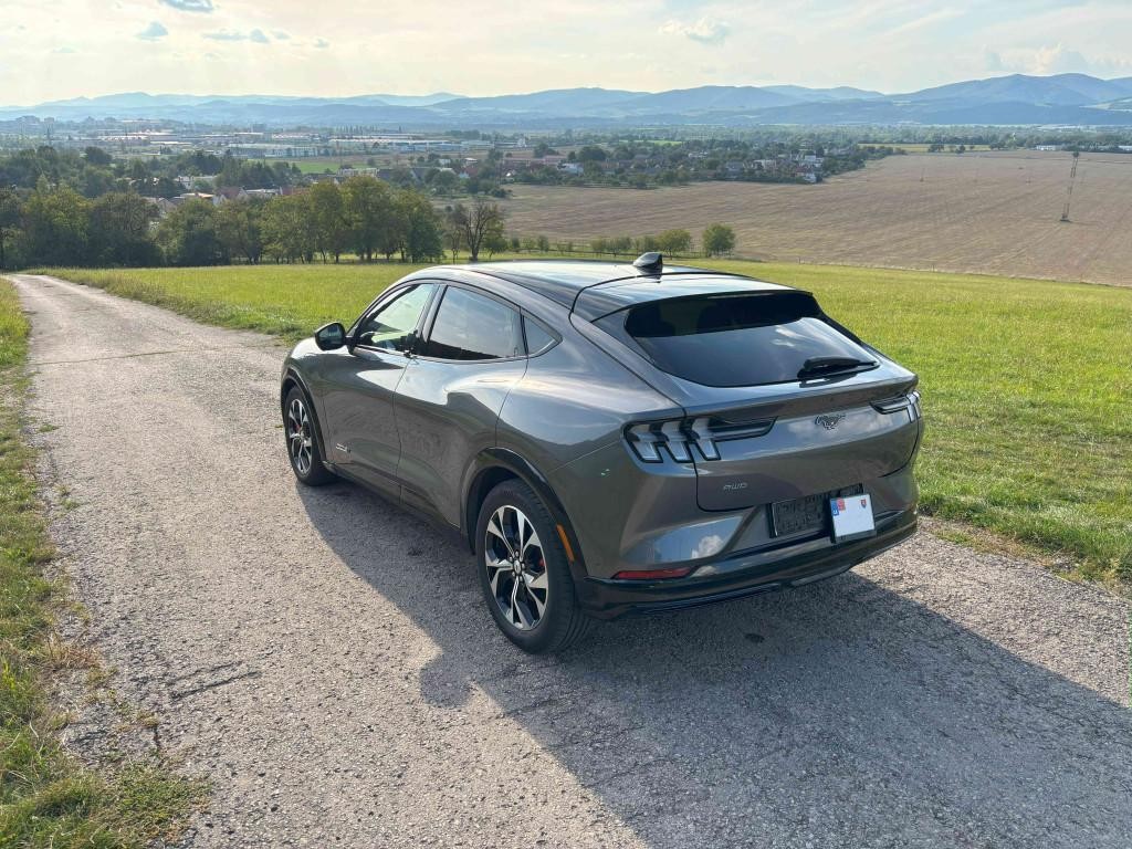 Ford Mustang Mach-E AWD 4x4 . ER 98.7 kwh . 273kw