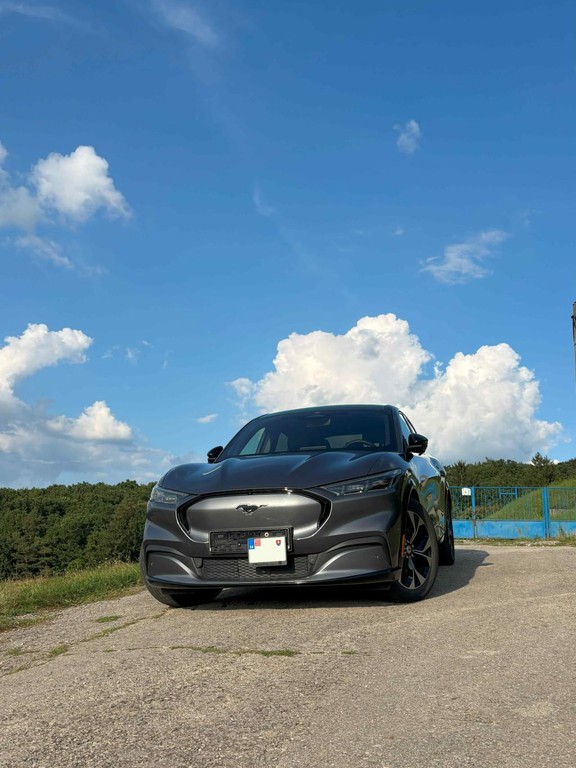 Ford Mustang Mach-E AWD 4x4 . ER 98.7 kwh . 273kw