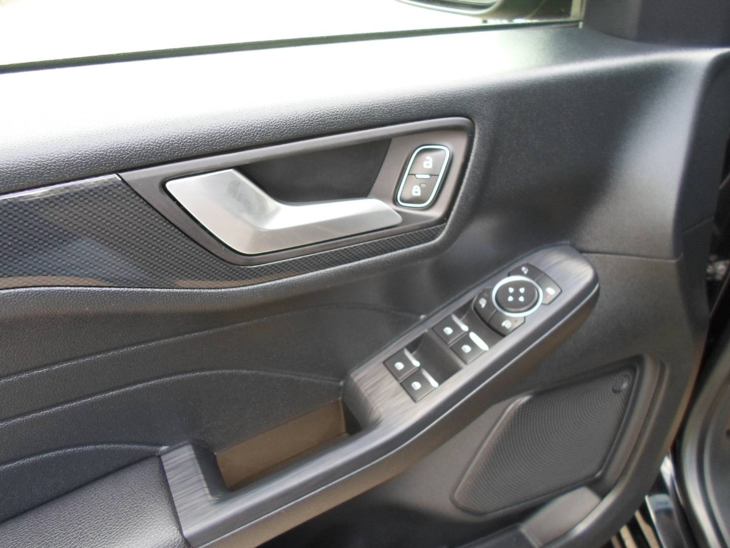 Ford Kuga 2.5 Duratec HEV 190k ST-Line eCVT,ParkPilot,kamera,navi,LED